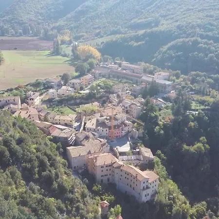 I Pini E Il Ciliegio Hébergement de vacances Pale